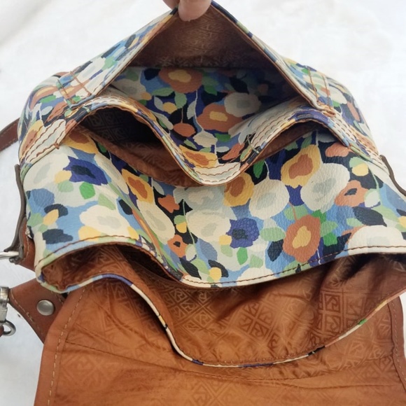 Relic Floral Print Crossbody Purse Handbag - Picture 5 of 6